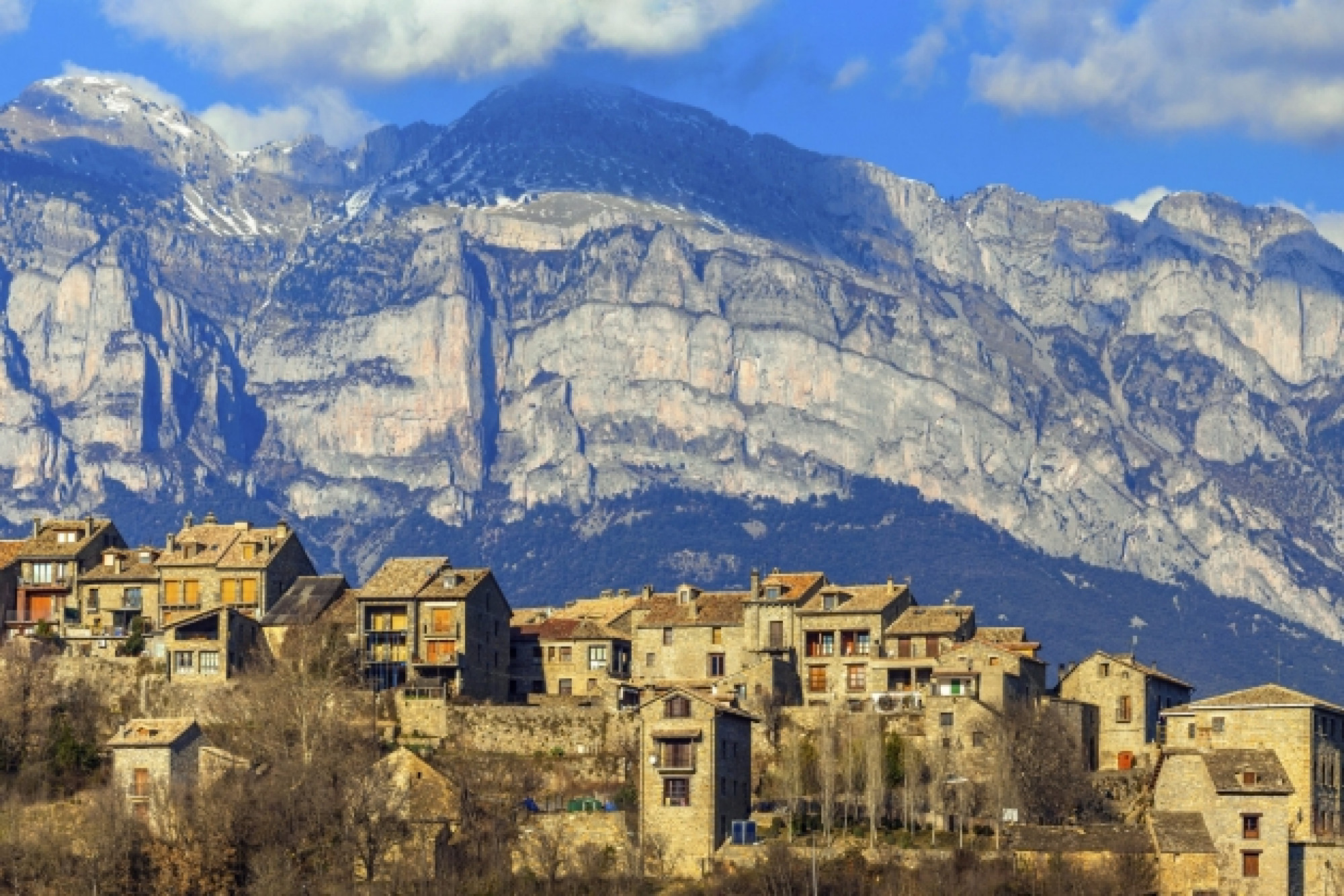 PIRENEI: GIOIELLI DI CONFINE