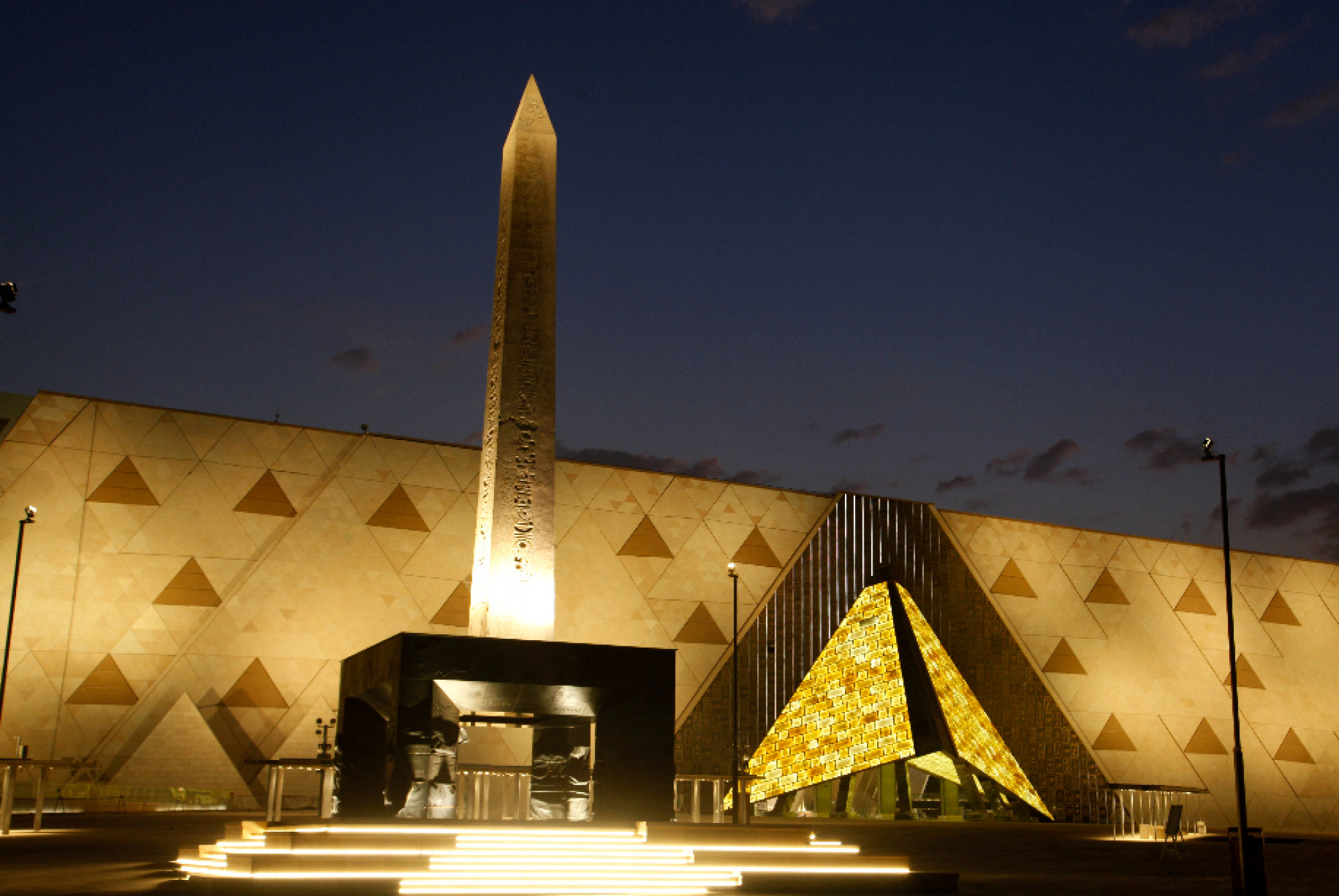 IL CAIRO IL NUOVO MUSEO GEM E PIRAMIDI DI GIZA