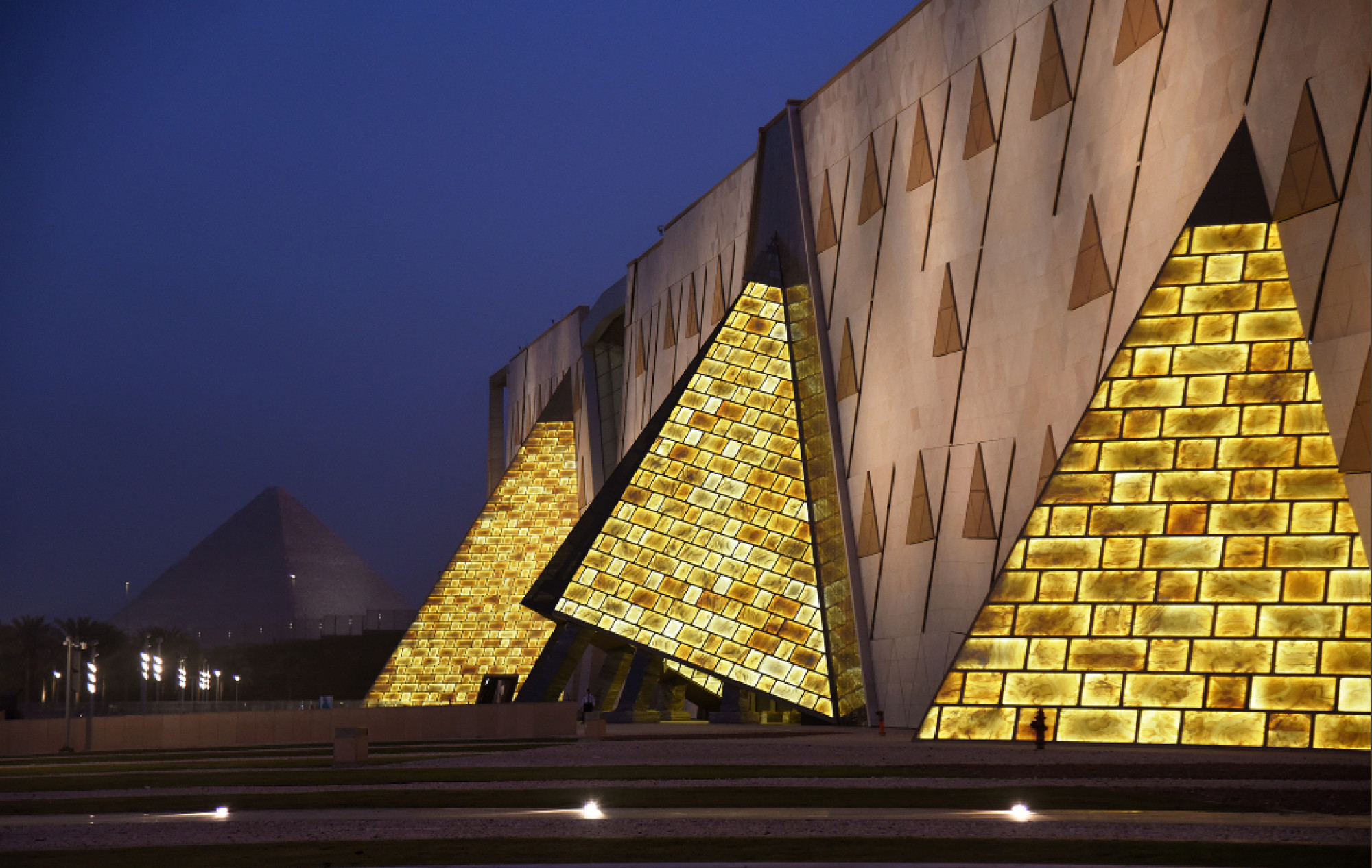 IL CAIRO IL NUOVO MUSEO GEM E PIRAMIDI DI GIZA